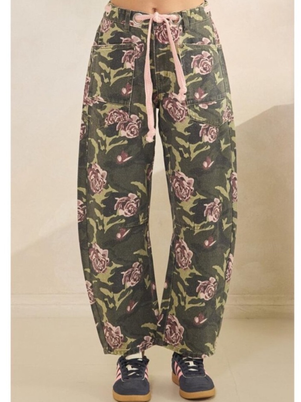 Veveret size LARGE Floral Camo Wide-Leg Women’s Pants in Olive & Pink